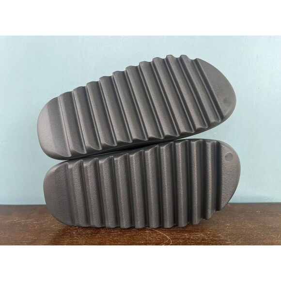 Adidas Yeezy Slides "Dark Onyx" Men's Size 9 ID5103 - Picture 8 of 9
